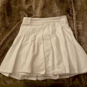 a brand new, never used white XS ultra high rise pleated skirt from Hollister